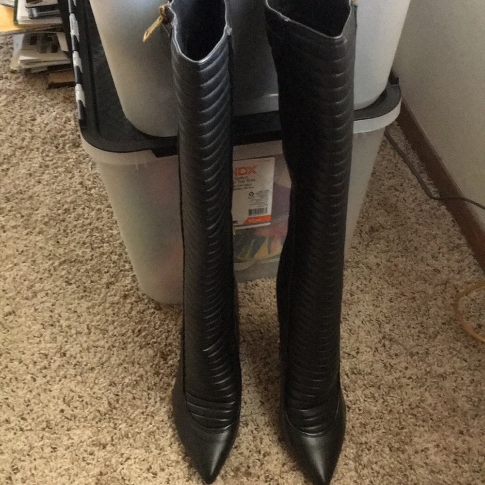 Brand new heeled boot